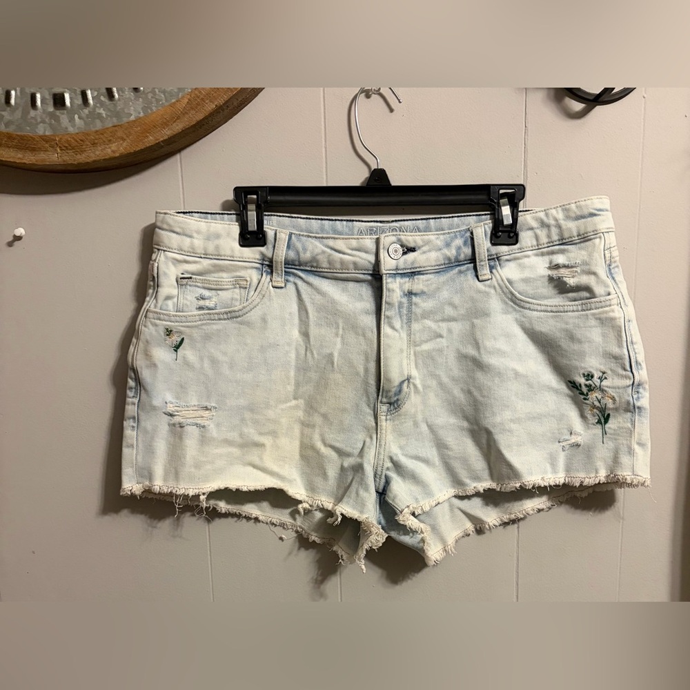 Arizona Jean Company Women's Distressed Light Wash Shorts